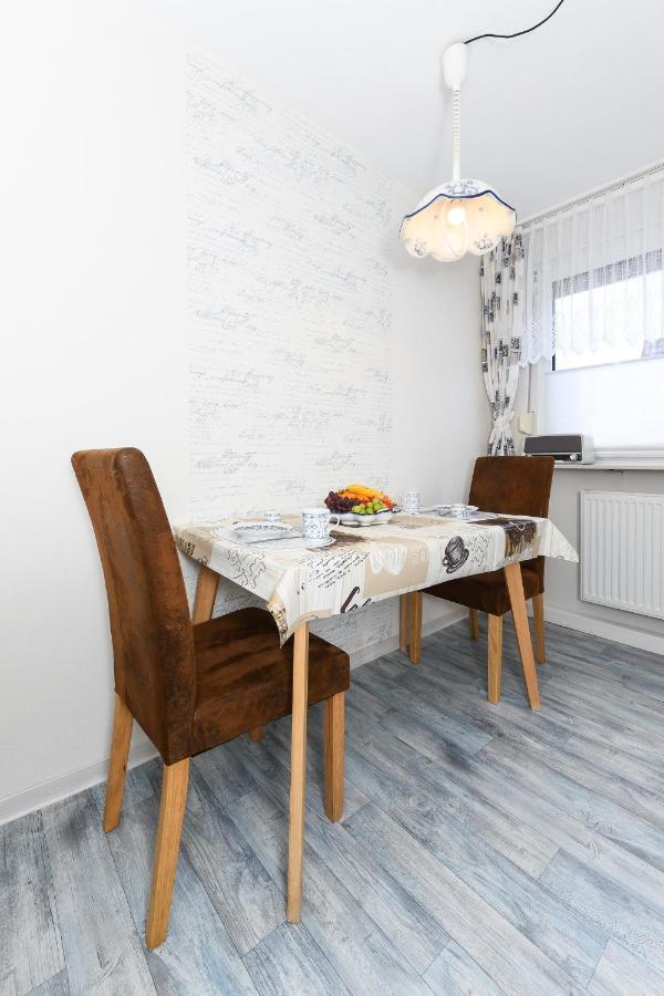Ferienwohnung Im Haus Weinstock Эзенс Экстерьер фото