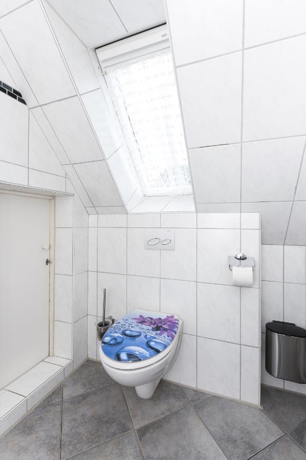Ferienwohnung Im Haus Weinstock Эзенс Экстерьер фото