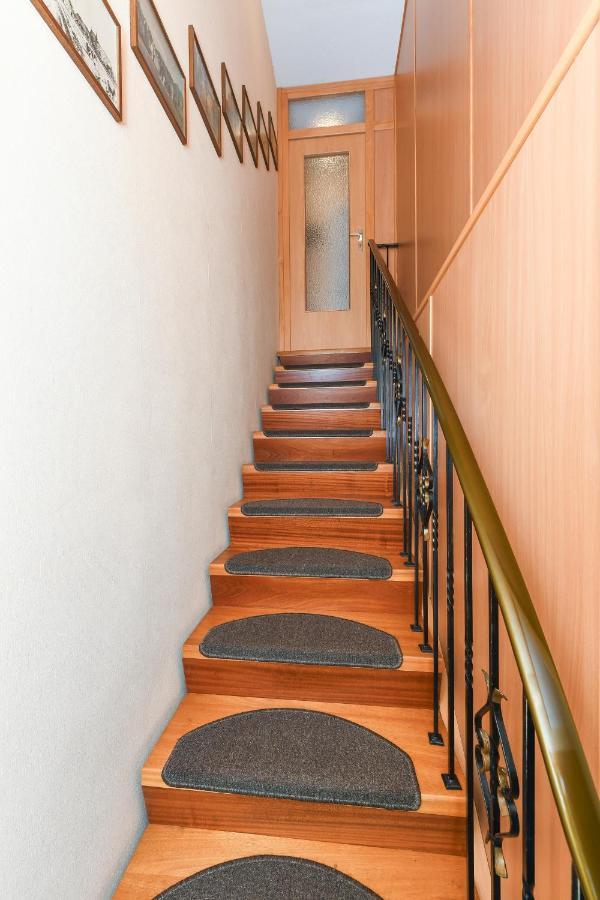 Ferienwohnung Im Haus Weinstock Эзенс Экстерьер фото